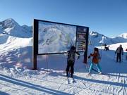 Pistenplan und Informationstafel an der Bergstation