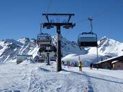 Pardiel-Laufböden - 4er Hochgeschwindigkeits-Sesselbahn (kuppelbar) mit Abdeckhauben