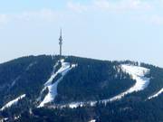 Gipfel Snezhanka mit Fernsehturm – höchster Punkt des Skigebiets Pamporovo