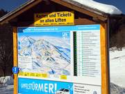An den Zugängen zeigen Übersichtstafeln, welche Lifte laufen