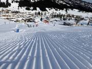 Perfekte Pistenpräparierung im Skigebiet von Lermoos