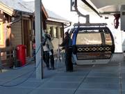 Engagiertes Personal am Lift