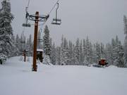 Pistenraupe bei der Arbeit