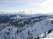 Blick über das Skigebiet Palisades Tahoe