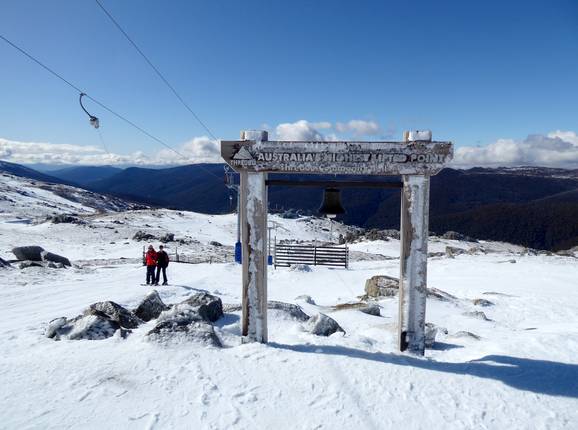Mit 2.037 m Seehöhe höchstgelegene Bergstation eines Skilifts in Australien und Community Bell