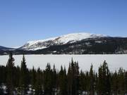 Blick auf den Valsfjell bei der Anfahrt zum Skigebiet Gålå