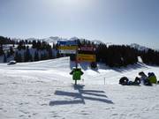 Ausschilderung im Skigebiet an der Bergstation