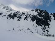 Freies und steiles Skigelände an der Sechsersesselbahn Cornu