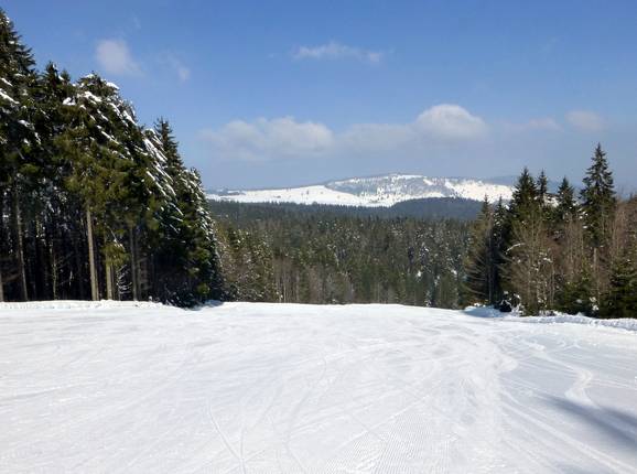 Breite Abfahrt im oberen Teil