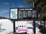 Informationstafel im Skigebiet