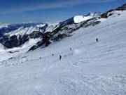 Am Maurergletscherlift geht es sportlich steil hinab