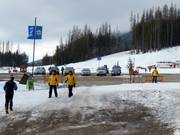 Die gelben Hostessen stehen bei Fragen immer zur Seite