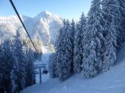 Tiefschneespuren unterhalb der Almkopfbahn