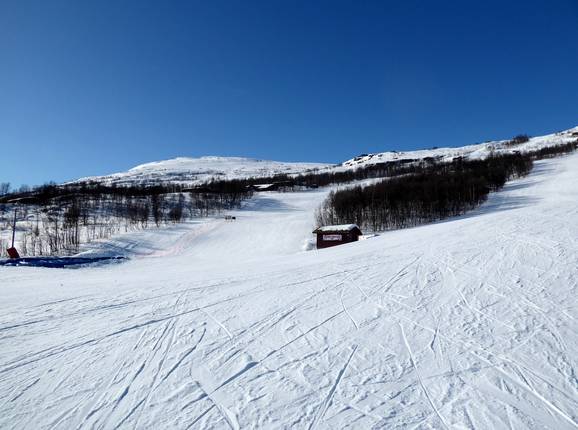 Breite Piste im Skigebiet Sysendalen