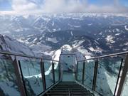 14 schmale Stufen führen auf der "Treppe ins Nichts" ins "Nichts"...