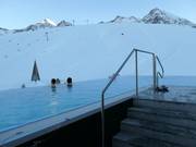 Endless Sky Pool im 4S-Sterne-Hotel Mooshaus