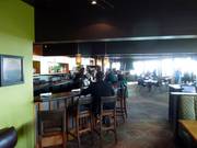 Die Bar im Peak Chalet