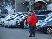 Auch für ein Schwätzchen zu haben - Parkplatzeinweiser