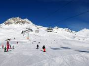 Mit der Sechsersesselbahn geht es von Motta Naluns weiter hinauf in das Skigebiet