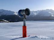Schneeerzeuger an der Piste