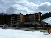 Das Hotel Sonnenhof am Fuße des Skigebiets