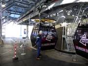 Das Personal ist am Einstieg bei der Gondelbahn präsent