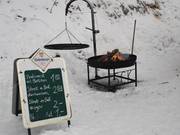 Lecker – Bratwurst und Steak vom Schwenkgrill