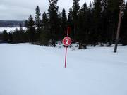 Pistenmarkierung im Skigebiet Ounasvaara