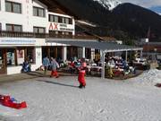 Restaurant an der Schneesportschule im Tal