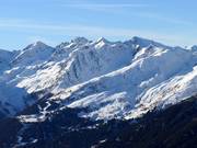 Blick von der gegenüberliegenden Seite auf das Skigebiet Kappl