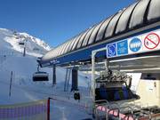 Tanzbödenbahn - 6er Hochgeschwindigkeits-Sesselbahn (kuppelbar) mit Abdeckhauben und Sitzheizung