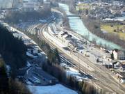 Der Bahnhof ist in unmittelbarer Nähe zum Skigebiet