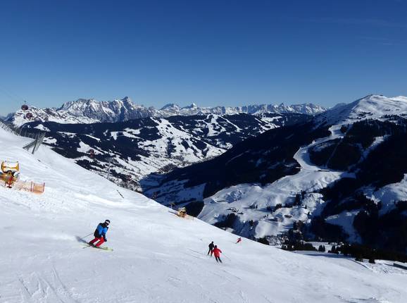 Blick vom Zwölferkogel nach Saalbach Hinterglemm