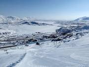 Piste nach Riksgränsen mit Blick auf den Vassijaure-See