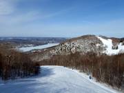 Piste McCulloch mit Panorama auf den Lac Tremblant