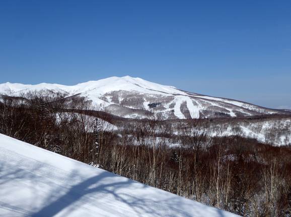 Blick auf das Skigebiet Niseko Weiss