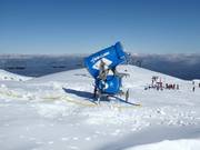 Leistungsfähige Schneekanone im Skigebiet Tūroa
