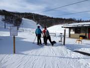 Am Schlepplift in Tänndalen wird der Bügel gereicht