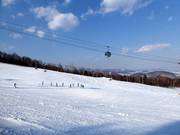 Leichte und breite Talabfahrt Kitanomne Zone