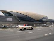 Die Bahnstation der Dubai Metro an der Mall of the Emirates