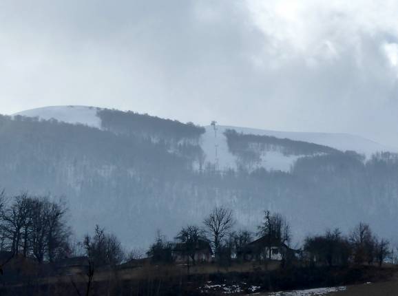 Blick auf das Skigebiet Cmiljača