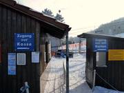 Ausschilderungen beim Einstieg