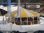 Die Schirmbar an der Talstation bietet ebenfalls einige Snacks an. 