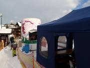 Kiosk mit Zelt am Skilift