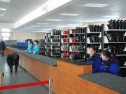 Freundliche Begrüßung beim Skiverleih