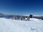 Die Schneekanonen warten auf den nächsten Einsatz
