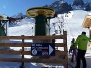 Hinweisschild zur Ski Area Val Comelico