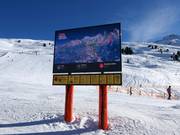 Digitale Informationstafel an der Mittelstation