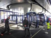 Das Personal zeigt an den Einstiegen Präsenz