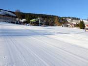 Perfekt präparierte Piste im Skigebiet Zieleniec